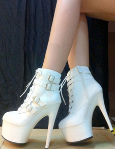 Bottes à bout rond et lacets