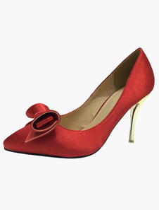 Escarpins à talons aigus en satin talons couverts