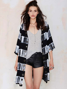 Manteau en crêpe noir motif tie-dye ornement col V