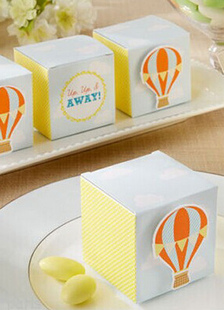 Boîte cadeau d'anniversaire de papier de carte carré