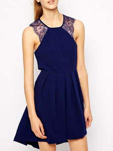 Robe skater en chiffon bleu à dos décolleté plissé encolure dégagée