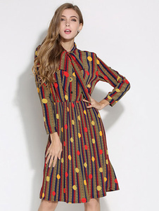 Robe droite en chiffon à pois avec noeud et bouton revers embelli