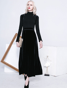 Robe longue noir en velours avec crochet col roulé