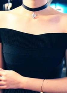 Collier en faux cuir style contemporaine avec chaîne fermoir homard