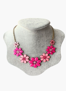 Collier métallique style contemporaine avec fleur fermoir homard