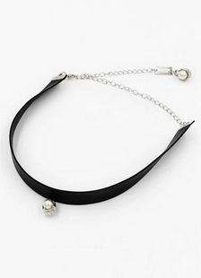 Collier en faux cuir style contemporaine avec chaîne fausse perle fermoir homard