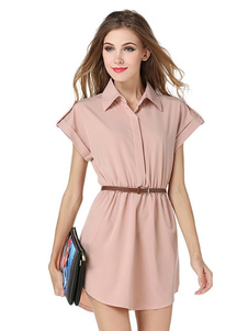 Robe d'été unicolore avec peplum col à revers