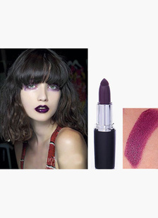 Maquillage lèvre lilas