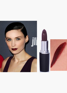 Maquillage lèvre marron foncé