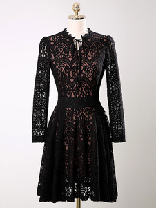 Robe skater en dentelle noir bicolore multicouche revers embelli