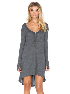 Robe droite en coton gris foncé devant court et derrière long col V