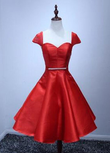 Robe de cocktail A-ligne en satin rouge Cou original longueur genou lacets de dentelle avec doublure