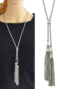 Fascinant collier métallique avec chaîne fermoir homard