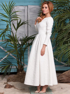 Robe longue blanc avec rosette tourbillonné col rond manches casaque