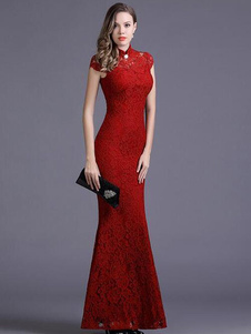 Robe longue en dentelle avec dentelle col montant à mancherons