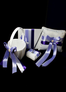 Collection mariage pourpre sertie de papillon