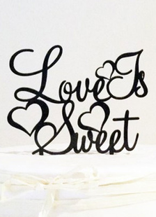 Lettres noires et coeur en relief Wedding Cake Topper