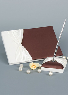 Chocolat arcs stylos et livres de mariage