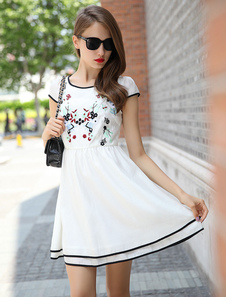Mousseline de soie blanche brodée Flare robe pour femmes