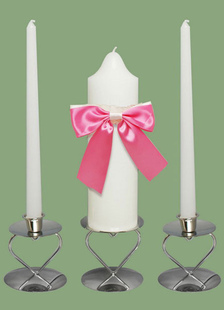 Bougie de cire blanche avec des faveurs de mariage rose Bow