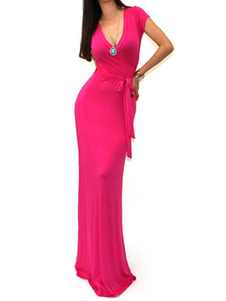 Robe longue poitrine ouverte avec tricot col V