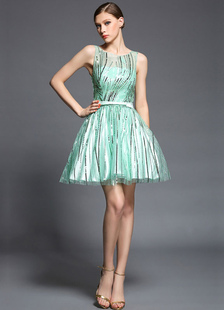 Robee de cocktail A-ligne en tulle vert col rond ceinture blanche