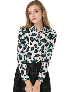 Blouse en mousseline de soie de boutons d'impression léopard multicolore