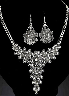 Collier en argent et boucles d'oreilles fleurs bijoux en métal Chic Set