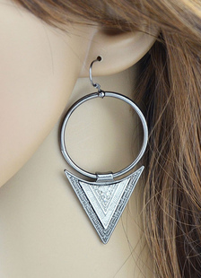Argenté motif géométriques Triangle de boucle d’oreille métal pour femmes