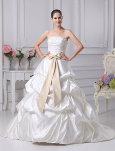 Plissé de satin Ball Gown sans bretelles perles Chaple Train Brial robe Sash Bow