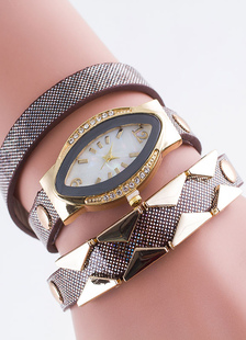 Montre de femme forme cuir bracelet fantaisie ethnique en métal