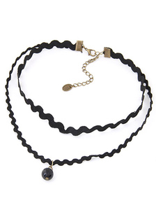 Collier dentelle multicouche de la femme