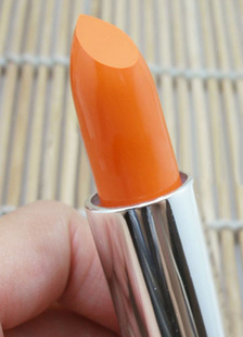 Maquillage rouge à lèvres orange