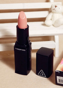 Maquillage rouge à lèvres nude