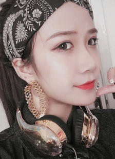 Coiffe de cheveux noire en Sateen