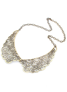 Fabuleux Collier métallique rétro avec fleur sans pierreries fermoir homard