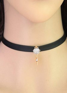 Fascinant Collier métallique style européen avec dentelle rhinestone fermoir homard