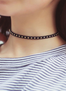 Fascinant Collier en faux cuir style européen avec rivet sans pierreries fermoir homard