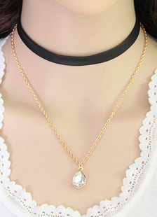 Délicat Collier métallique style européen avec dentelle fermoir homard