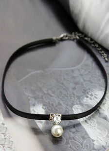 Doux Collier en nylon style européen avec dentelle rhinestone fermoir homard