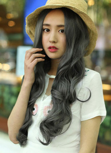 Toussaint Cosplay Perruque grise fabuleuse dégradé en fibre résistante à la chaleur frisée