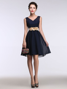 Robe soutenue de cocktail A-ligne en chiffon bleu marine foncé col V avec fleur minidétail zip et do