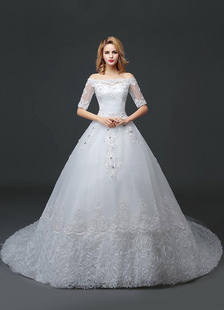 Robe de mariée princesse blanche en dentelle hors l'épaule perles avec traîne cathédrale