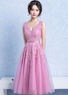 Robe sublimée de cocktail A-ligne en dentelle Fuchsia Rose col V plissé longueur molletdos décolleté