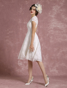 Robe de mariée vintage ivoire en dentelle V col dos nu une ligne manches courtes genou longueur