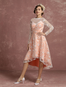 Robe de mariée vintage en dentelle rose haut bas illusion manches longues A ligne V dos