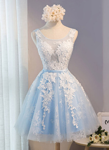 Tulle Homecoming robe dentelle appliques Prom robe Baby Blue Sash Backless une ligne genou longueur 