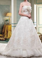 Vestido romántico una línea de cordón satinado vestido de novia
