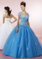 Bola cari&ntilde;o vestido sin tirantes de raso bordado de listones de organza Ball Dress Vestido
