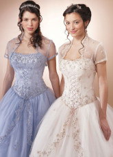 Robe de boule sans bretelles en satin d'organdi avec broderie de perle  
